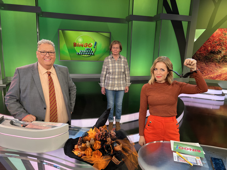 Nach der Live-Sendung gab es noch ein Erinnerungs-Foto mit den Moderatoren Michael Thürnau und Jule Gölsdorf. 