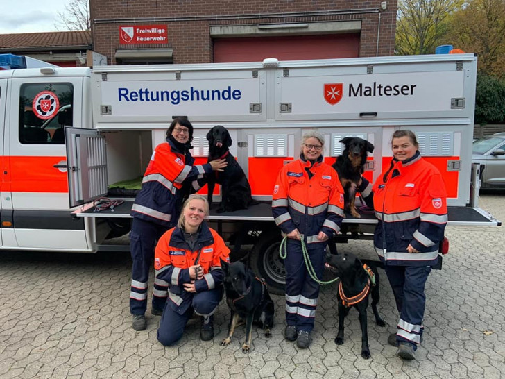 An den Adventssamstagen stehen sie wieder am Ringerbrunnen in Braunschweigs Innenstadt: die Rettungshundeabteilung der Braunschweiger Malteser.