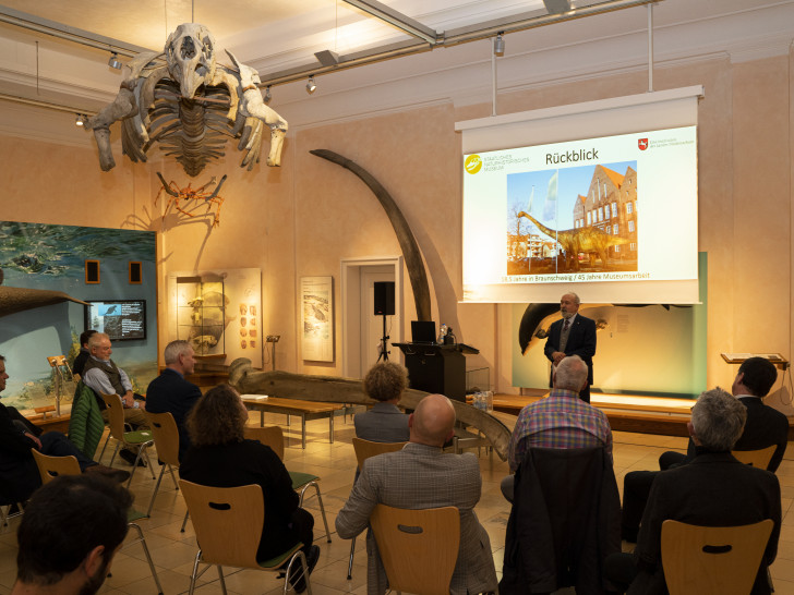 Prof. Dr. Ulrich Joger bei seiner Verabschiedung im Lichtsaal des Naturhistorischen Museums. 