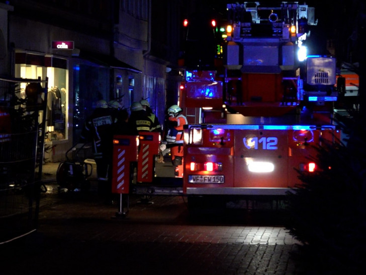Mitten in der Nacht geriet eine Wohnung in der Wolfenbütteler Innenstadt in Brand. Dabei kam ein Mensch ums Leben.