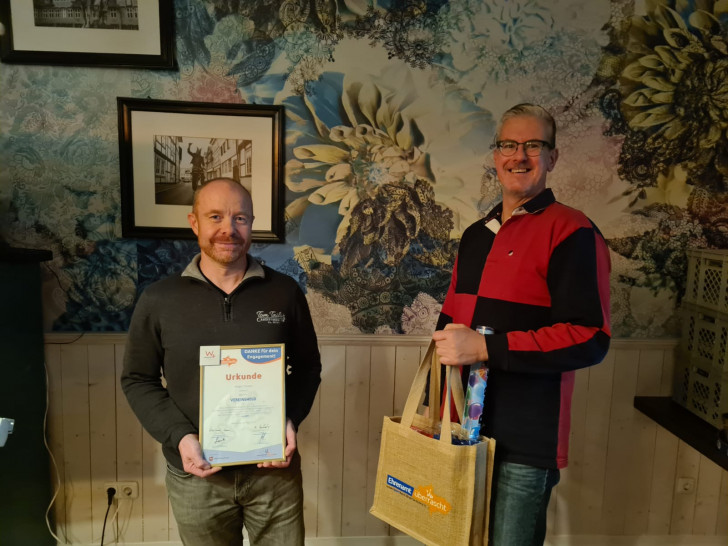 Holger Trossen (links) und Christoph Gaumert, Vorsitzender der Abteilung Triathlon.