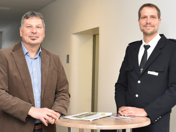 Polizeipräsident Michael Pientka (li.) und der neue Leiter der Polizeiinspektion Gifhorn, Polizeioberrat Oliver Meyer.