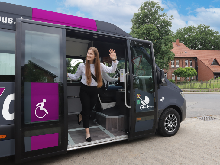 Der flexo ist weder an Haltestellen, noch an Fahrpläne gebunden.