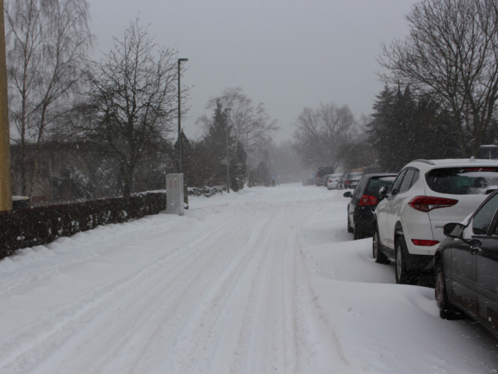 Die Straßen in Wolfenbüttel sind mit einer dicken Schneeschicht überzogen.