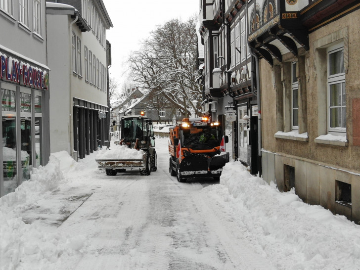 In einigen Abschnitten konnten die Gehwege in der Breiten Straße bereits vergangene Woche geräumt werden.