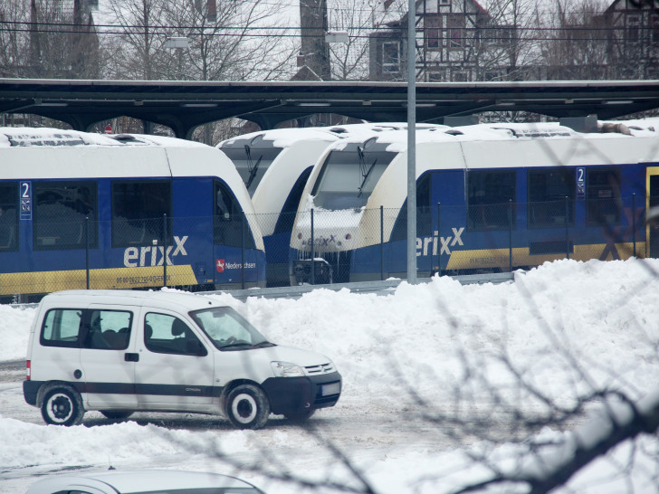 Bei Erixx wartet man noch auf schweres Räumgerät der DB Netze. Voraussichtlich morgen sollen die Züge wieder rollen. 