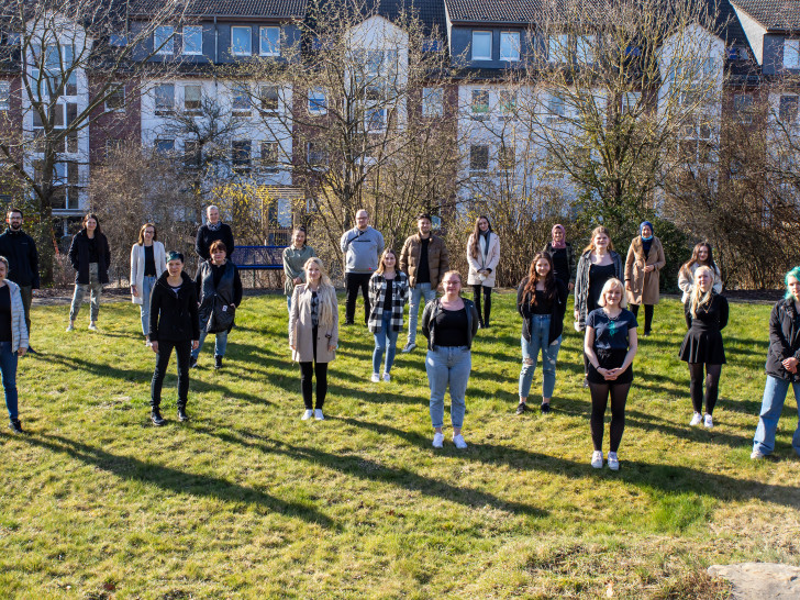 nsgesamt 42 Auszubildende wurden in der Berufsfachschule Pflege begrüßt (coronabedingt sind nicht alle auf dem Bild)
