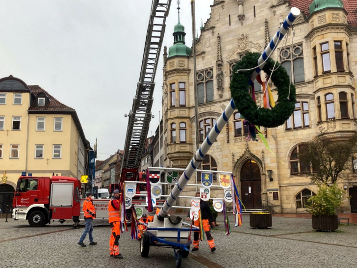 Der Maibaum wurde aufgestellt.