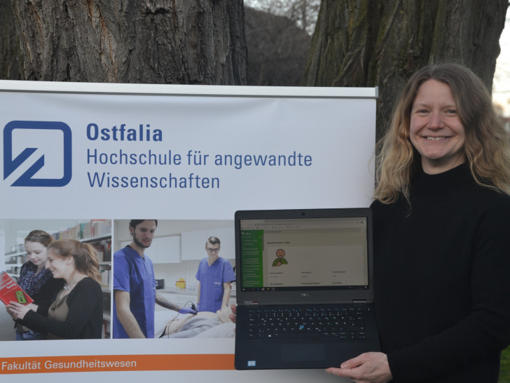 Sonderpädagogin Lina Stölting von der Fakultät Gesundheitswesen der Ostfalia freut sich über die hohe Akzeptanz der neuen App I.D.A.