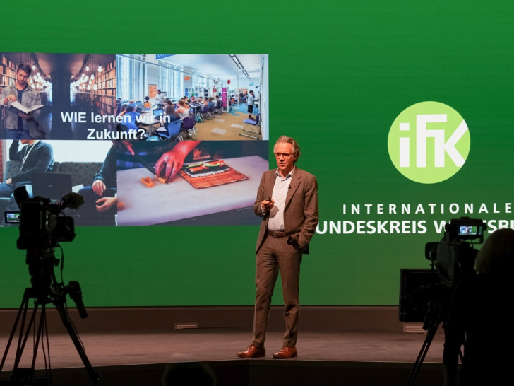 Jörg Dräger spricht im Rahmen der IFK Signature Speech über die Zukunft des Lernens 