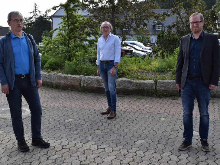 Gerolf Briegel (von links) und Dirk Becker leiten derzeit noch zu zweit den Betriebshof. Bald geben sie den Staffelstab an Sebastian Heim weiter.