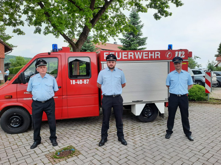 Klaus Kiehne, stellvertretender Stadtbrandmeister, Johannes Neumann, stellvertretender Ortsbrandmeister aus Mechtshausen mit Ortsbrandmeister Markus Schlüter (v. li.). 