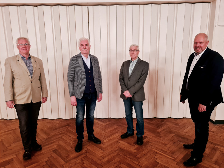 Von links nach rechts: Karsten Knoke, Wolfgang Gemba, Bundestagskandidat, Karl-Heinrich Belte, Vorsitzender und Michael Baum. 
