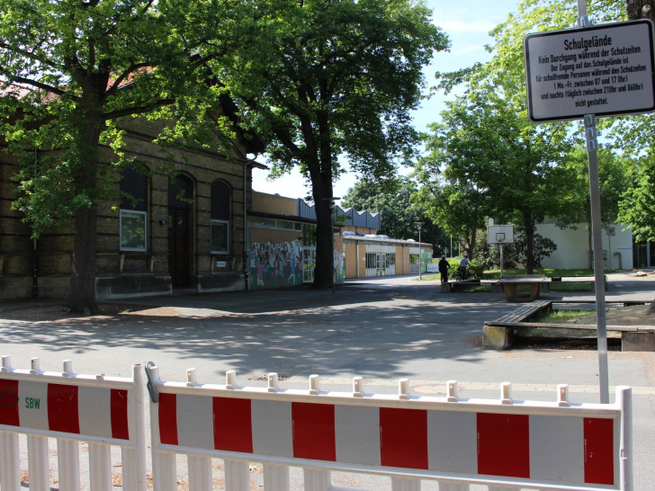 Der Durchgang zur Großen Schule soll einen Zaun und ein Tor bekommen. 