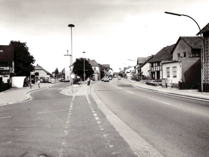 Die Berliner Straße in Lehre hat sich im lLaufe der Zeit verändert.