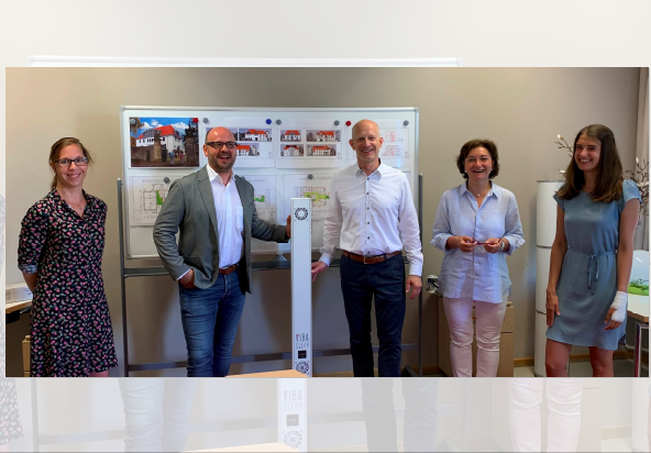 Beteiligt bei der Übergabe: von der Öffentlichen Versicherung Braunschweig Orgaleiterin Mariella Köchy (rechts) und Geschäftsstellenleiter Stephan Klam (Mitte), außerdem Geschäftsführer Bernd Janke (2. von links) sowie vom Hospizverein Carmen Strömsdörfer (links) und Elke Thomas (2. von rechts).