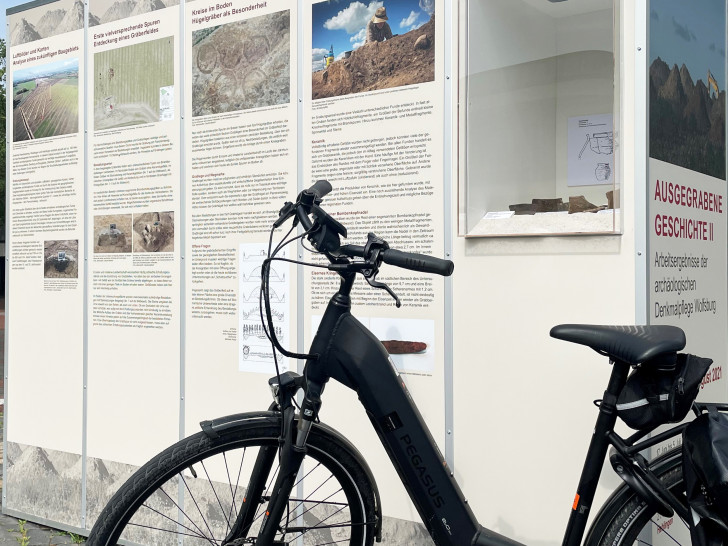 Mit dem Fahrrad durch Wolfsburgs Vorgeschichte: Treffpunkt ist an der Outdoor-Ausstellung am Büssing-Haus in Nordsteimke.