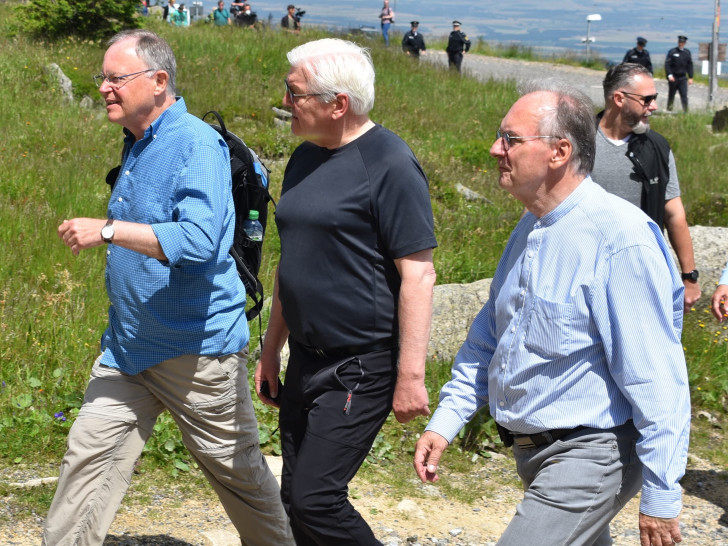 Bundespräsident Frank-Walter Steinmeier auf dem Brocken, links Stephan Weil, rechts Dr. Reiner Haseloff.