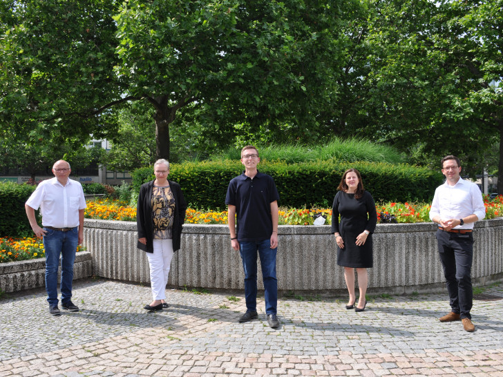 Frank Roth (stellv. Vorsitzender Jugendhilfeausschuss), Iris Bothe, Yannick Pauly, Katharina Varga, Falko Mohrs (Vorsitzender Jugendhilfeausschuss) (v. li.).