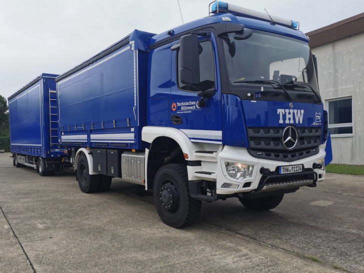Ein LKW des THW vor der Abfahrt in den Einsatz.