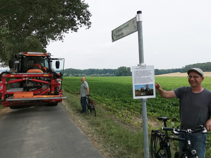 Der Tiefbaubetrieb des Landkreises Wolfenbüttel hat damit begonnen, Informationstafeln zur gemeinsamen Nutzung landwirtschaftlicher Wege an den FI-Wegen aufzustellen.