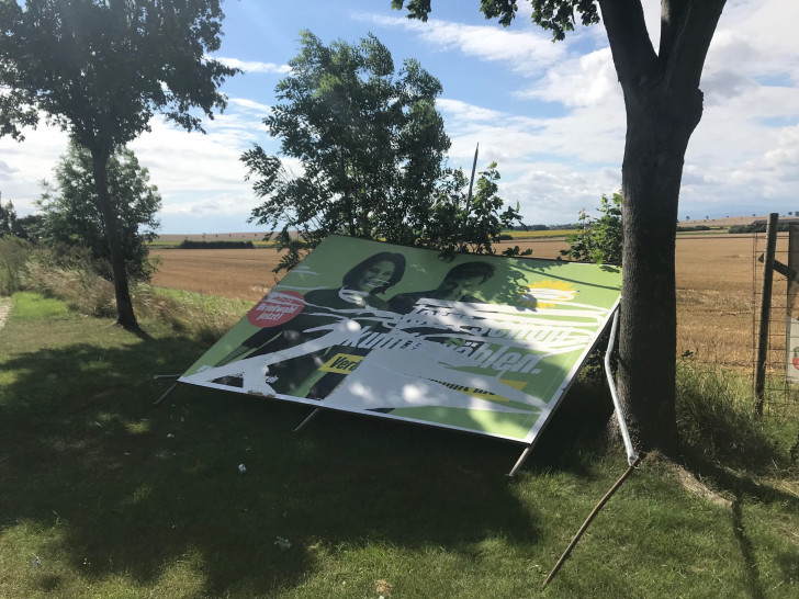 Die Zerstörung von Plakatwänden der Grünen habe unbekannte Ausmaße angenommen, sagt der Kreisverband. 