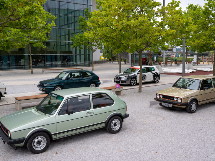 Vor dem ZeitHaus der Autostadt in Wolfsburg erleben Gäste ab sofort eine Reise in die Vergangenheit der Ikone aus dem Volkswagen Konzern.