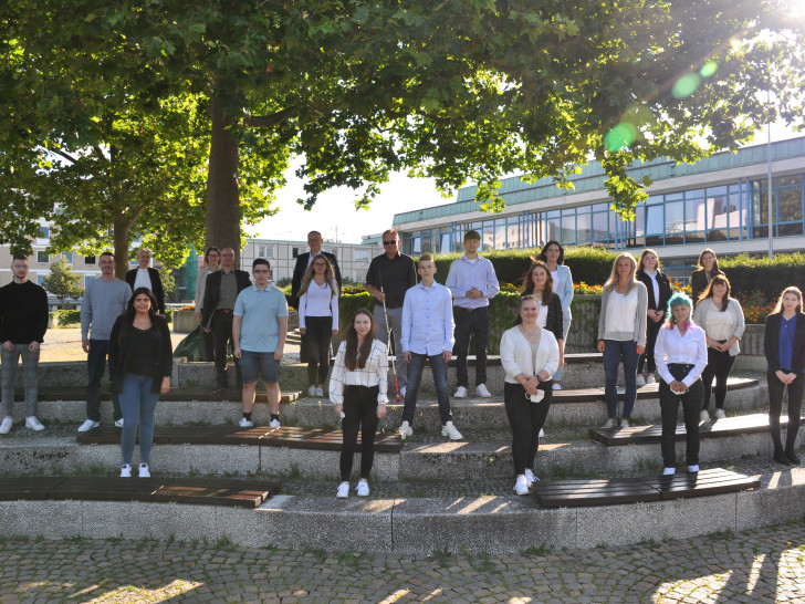 Eine Gruppe der Auszubildenden, die die Stadt Wolfsburg am Montag begrüßt hat. 
