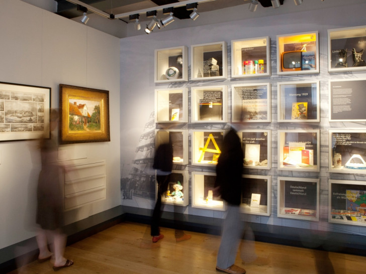 Nachdenken über die Bedeutung von "Einigkeit und Recht und Freiheit" im Hoffmann-Museum.