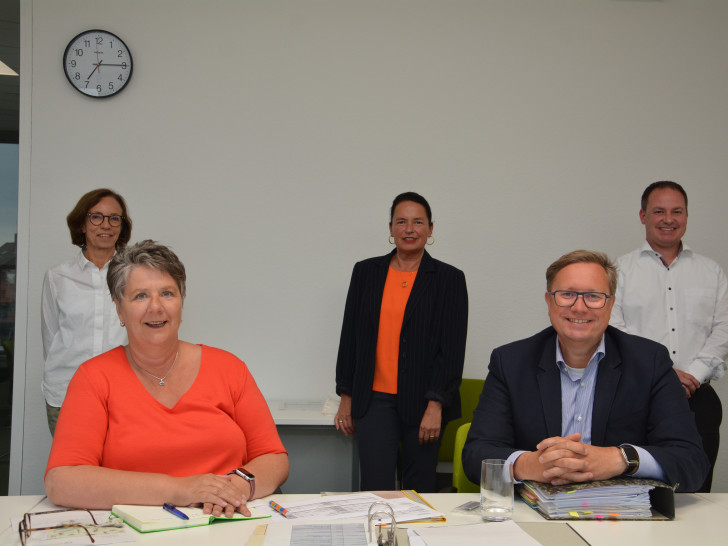 Der alte Vorstand des Beraternetzwerks E&Z ist auch der neue (von links): Antje Heinrich, Annette Junicke-Frommert, Carola Weitner-Kehl, Jens Düe und Michael Schmitz.