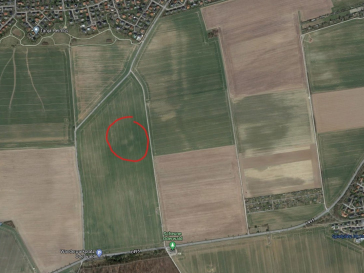 Die Innenflächen der Schanze (rot eingekreiselt) sind auf Google Maps zu erkennen.