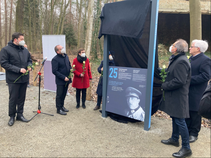 Die neue Informationsstele erinnert an Opfer der NS-Justiz an der Gedenkstätte Braunschweig-Buchhorst.