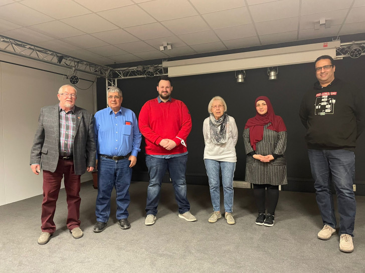 Werner Müller, Muzaffer Perik, Tobias Bey, Karla Neumann, Amal El Dorr und Adel Tarchouni (v. li.).