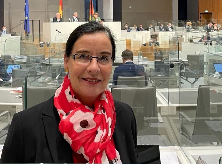 Veronika Koch MdL im Plenarsaal des Landtages in Hannover, kurz nach der Wahl der Delegierten zur 17. Bundesversammlung.