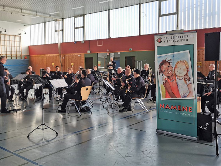 Polizeiorchester Niedersachsen in der Grundschule Waggum