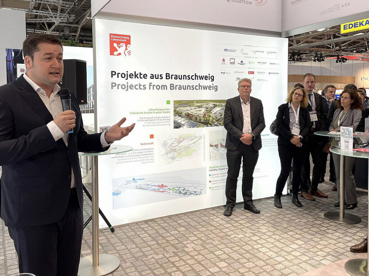 Oberbürgermeister Dr. Thorsten Kornblum betonte beim Empfang am Braunschweiger Stand auf der Expo Real die Entwicklungspotenziale am Standort Braunschweig.