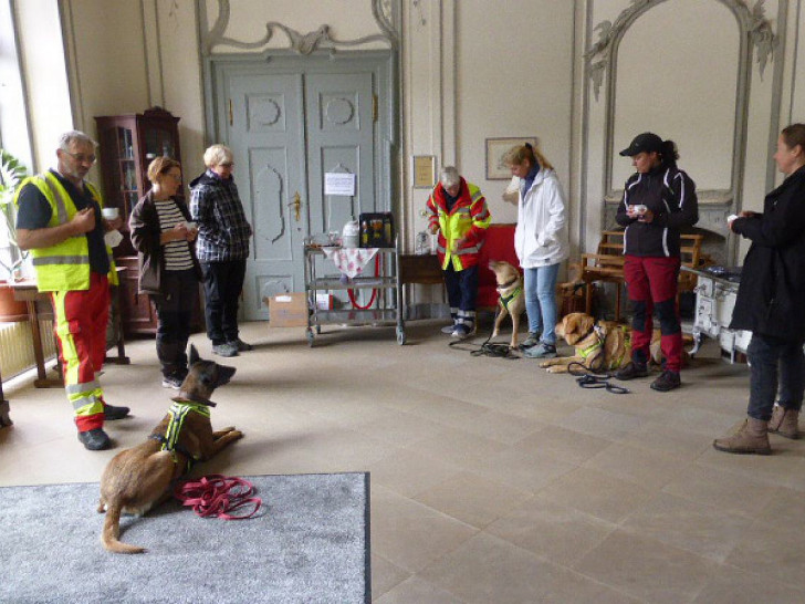 Rettungshunde-Training in Schloß Schliestedt