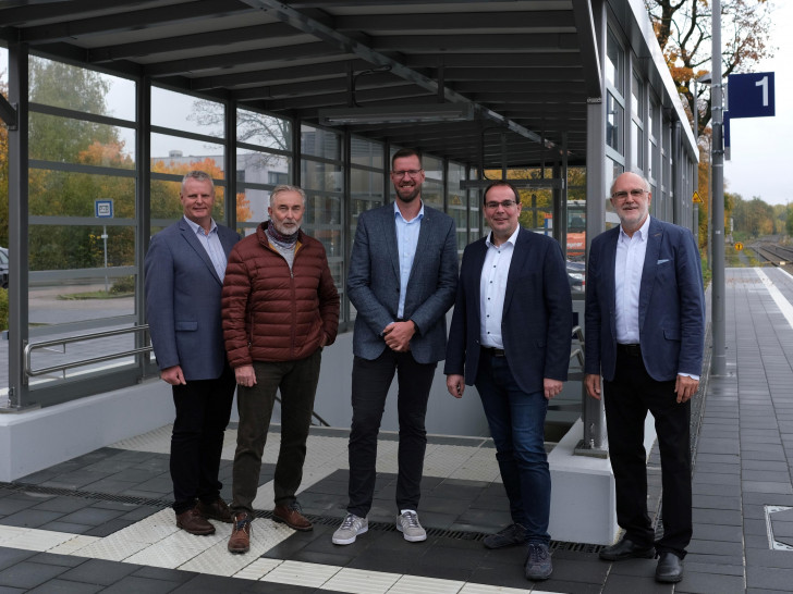 v.l.n.r.: Volker Meyer (CDU), Eckhard Wagner (SPD), Tobias Festerling (DB AG), Ingo Henze, Detlef Tanke.