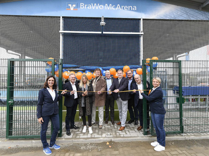 Am 15. Oktober wurde die "BraWo McArena" in Vöhrum offiziell eingeweiht. Vertreter von Stadt und Landkreis machten sich ebenso ein Bild wie Bürger und Vereine.