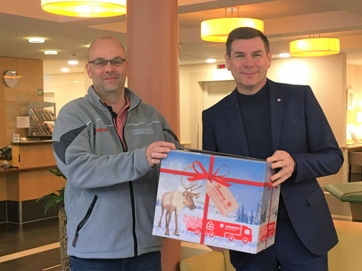 Johanniter-Regionalvorstände Sven Heine (li.) und Dirk Gähle hoffen auf viele Spenden für Bedürftige. 