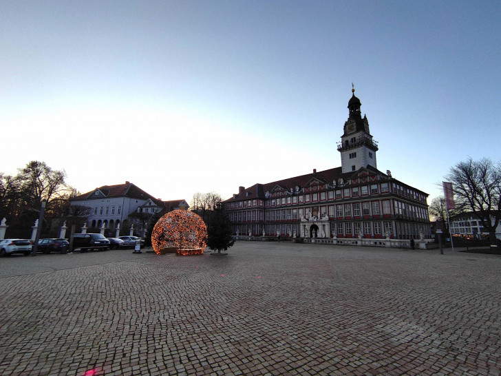 Die neue, begehbare Christmas-Lounge wurde auf dem Schlossplatz platziert.