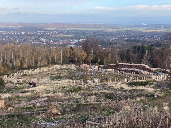 Der fertige Zaun umschließt am Fuße des Rammelsbergs eine Fläche von etwa 3.000 Quadratmeter.