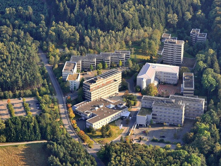 Auf dem Campus vom INN-tegrativ BFW Goslar befinden sich neben den Wohngebäuden und einer Mensa die Ausbildungsräume, Werkstätten, Sporthalle, Fitnessstudio, Freizeiträume, Kegelbahn uvm.
