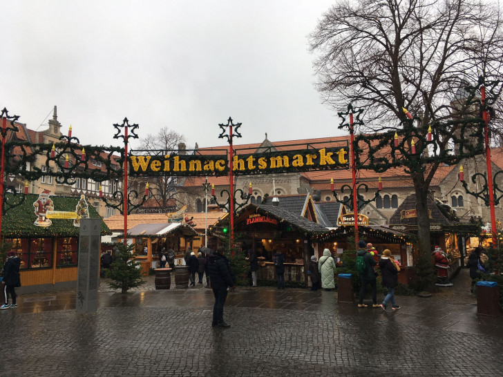 Auch der Weihnachtsmarkt lockt wieder viele Besucher in die Innenstadt.