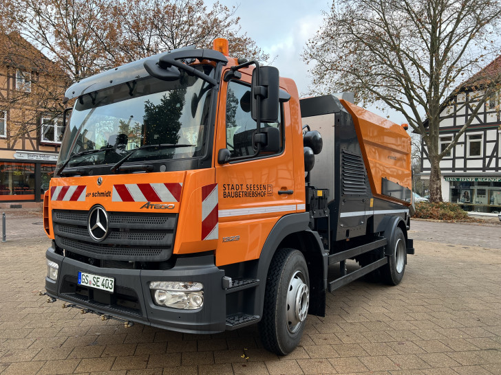Die neue Kehrmaschine der Stadt Seesen ist nun täglich im Einsatz.