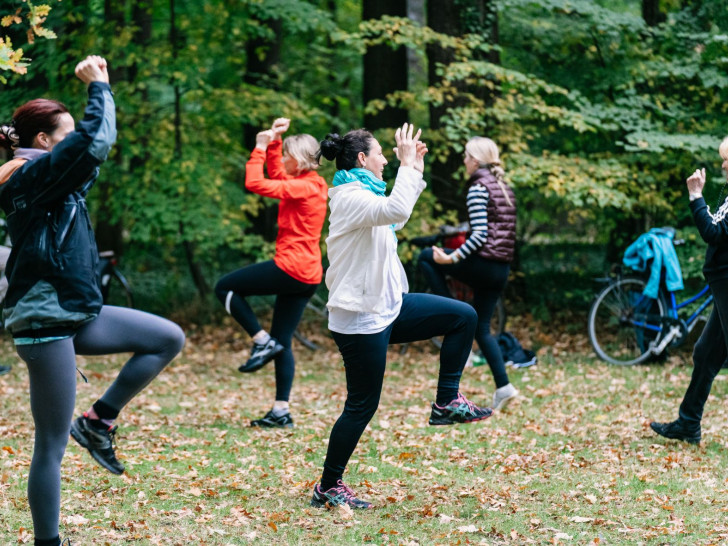 Teilnehmerinnen bei „Gymnastik im Prinzenpark“ vom Polizeisportverein Braunschweig e. V. im Oktober 2021.