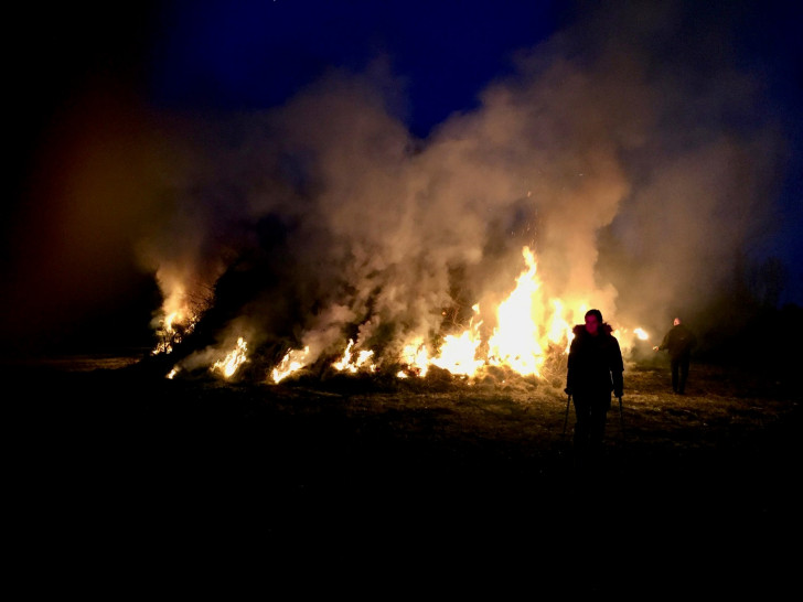 Aus dem Osterfeuer wird ein Friedensfeuer.