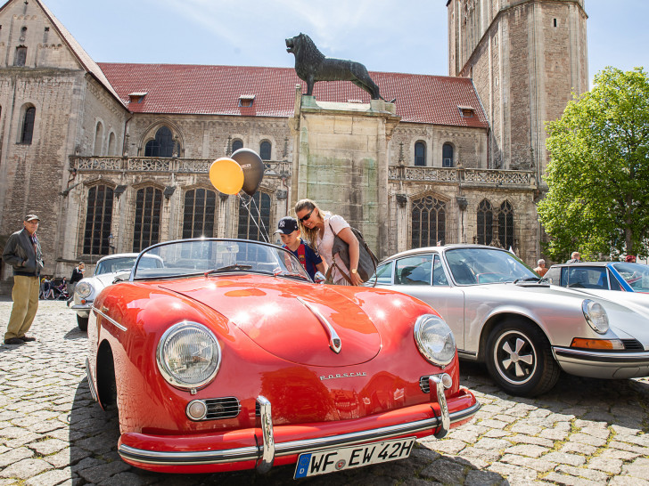 Am heutigen Samstag und am morgigen Sonntag bringt der modeautofrühling schicke Oldtimer und moderne E-Bikes in die Braunschweiger Innenstadt.