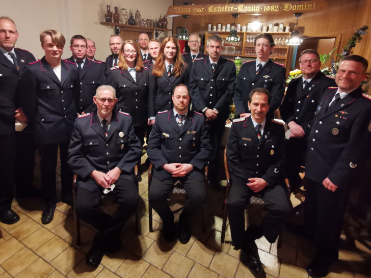 Zahlreiche Ehrungen und Beförderungen gab es bei der Jahresversammlung der Freiwilligen Feuerwehr Ahnsen.
