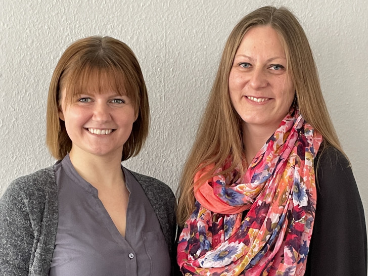 Leiterin Irina Ermakov und rechts ihre Kollegin Jana Dünow.